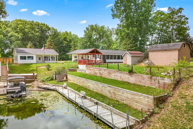 6915 Rowley Drive, Osseo, MI 49266