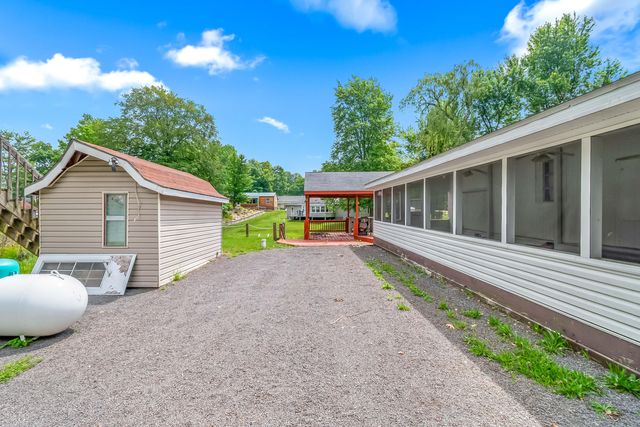 6915 Rowley Drive, Osseo, MI 49266
