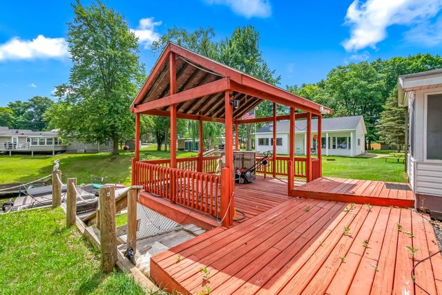 6915 Rowley Drive, Osseo, MI 49266