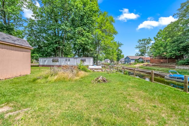 6915 Rowley Drive, Osseo, MI 49266