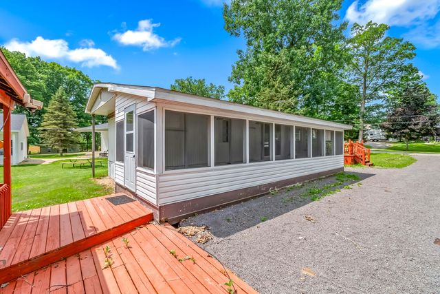 6915 Rowley Drive, Osseo, MI 49266
