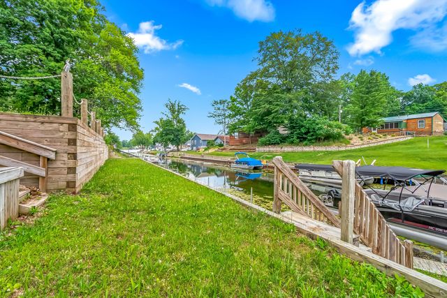 6915 Rowley Drive, Osseo, MI 49266