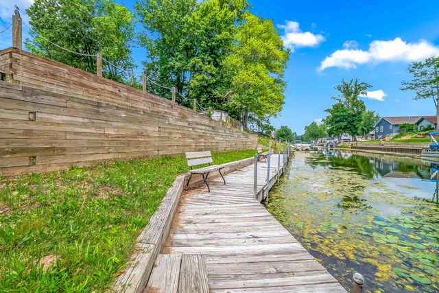 6915 Rowley Drive, Osseo, MI 49266