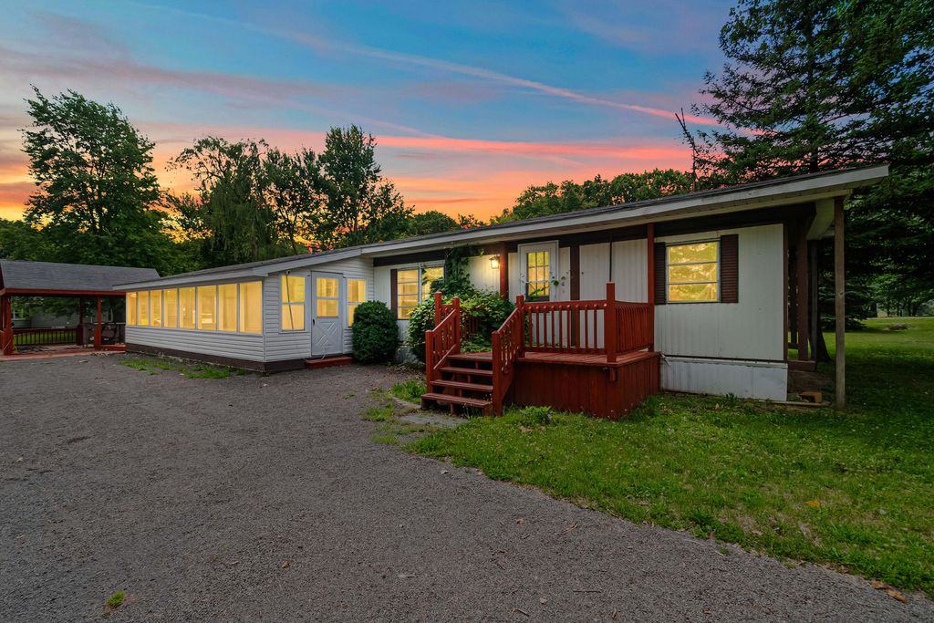 6915 Rowley Drive, Osseo, MI 49266
