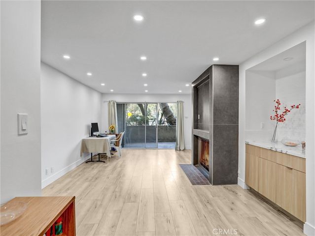 440 Veteran Avenue 102, Los Angeles, CA 90024