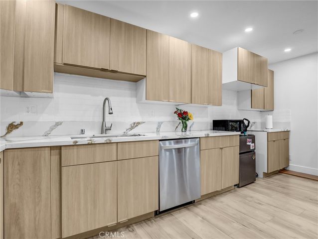 440 Veteran Avenue 102, Los Angeles, CA 90024