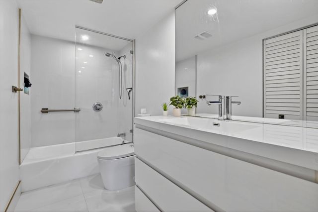 1170 N Federal Highway 501, Fort Lauderdale, FL 33304