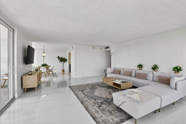 1170 N Federal Highway 501, Fort Lauderdale, FL 33304