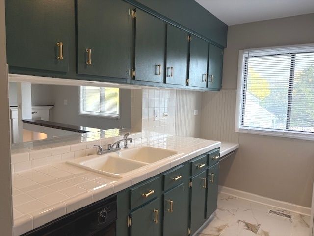 2S717 Winchester Circle 4, Warrenville, IL 60555