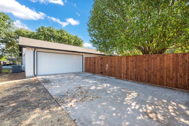 2038 Ash Hill Road, Carrollton, TX 75007