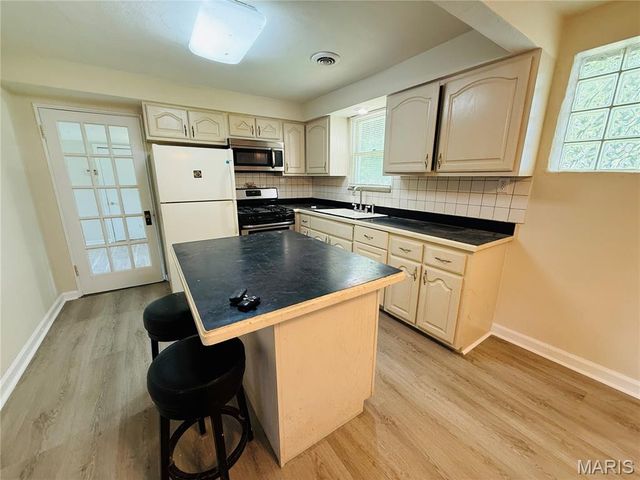544 Thurston Avenue, Ferguson, MO 63134