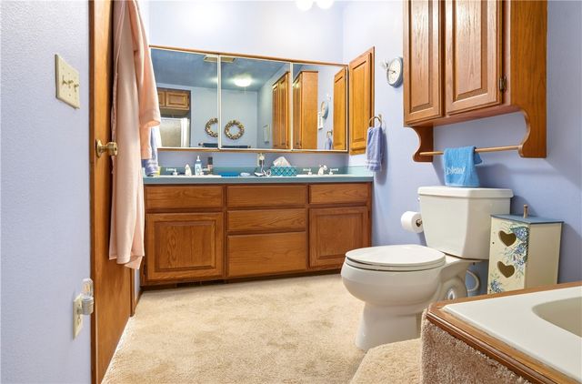 1022 W Young Avenue, Stilwell, OK 74960