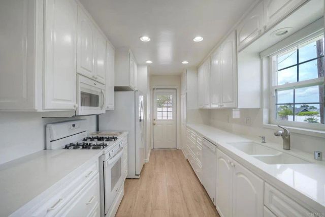 2511 Meadow Lark Dr., San Diego, CA 92123