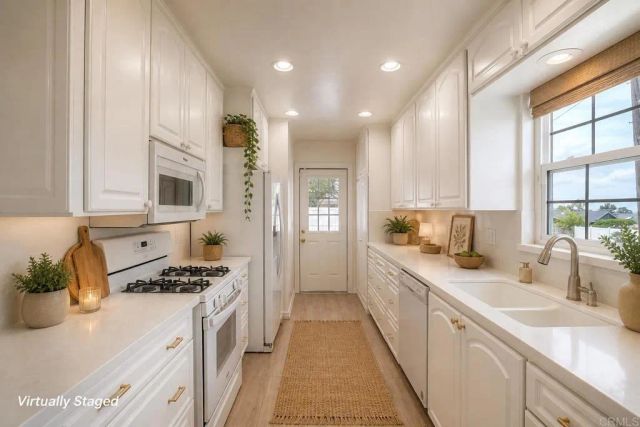 2511 Meadow Lark Dr., San Diego, CA 92123