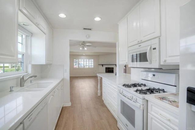 2511 Meadow Lark Dr., San Diego, CA 92123