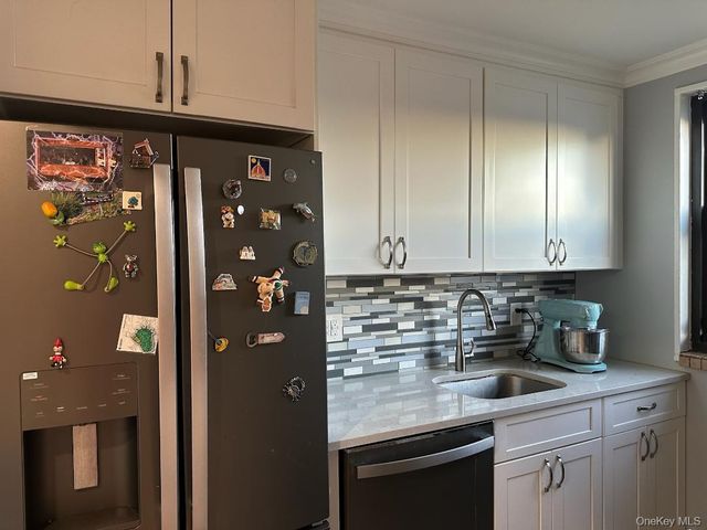 158-18 Cross Island Parkway Parkway 6-8, Whitestone, NY 11357