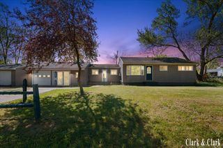 146 S Carleton Drive, Pennfield Twp, MI 49017