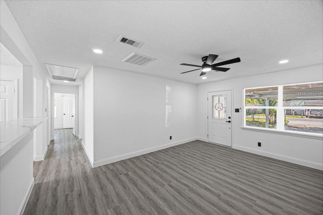 10438 Caxton Street, Houston, TX 77016