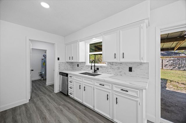 10438 Caxton Street, Houston, TX 77016