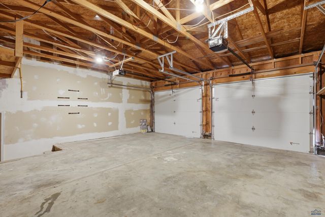 520 SWALLOW DR, Box Elder, SD 57719