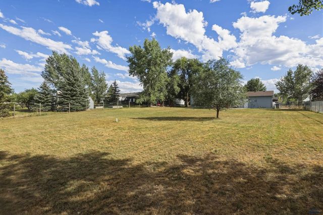 520 SWALLOW DR, Box Elder, SD 57719