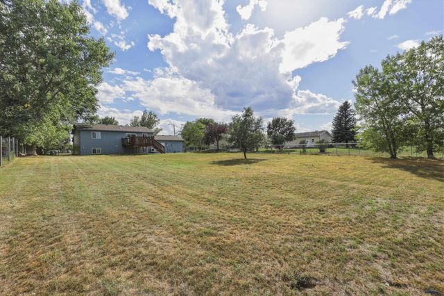 520 SWALLOW DR, Box Elder, SD 57719