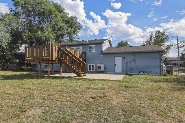 520 SWALLOW DR, Box Elder, SD 57719