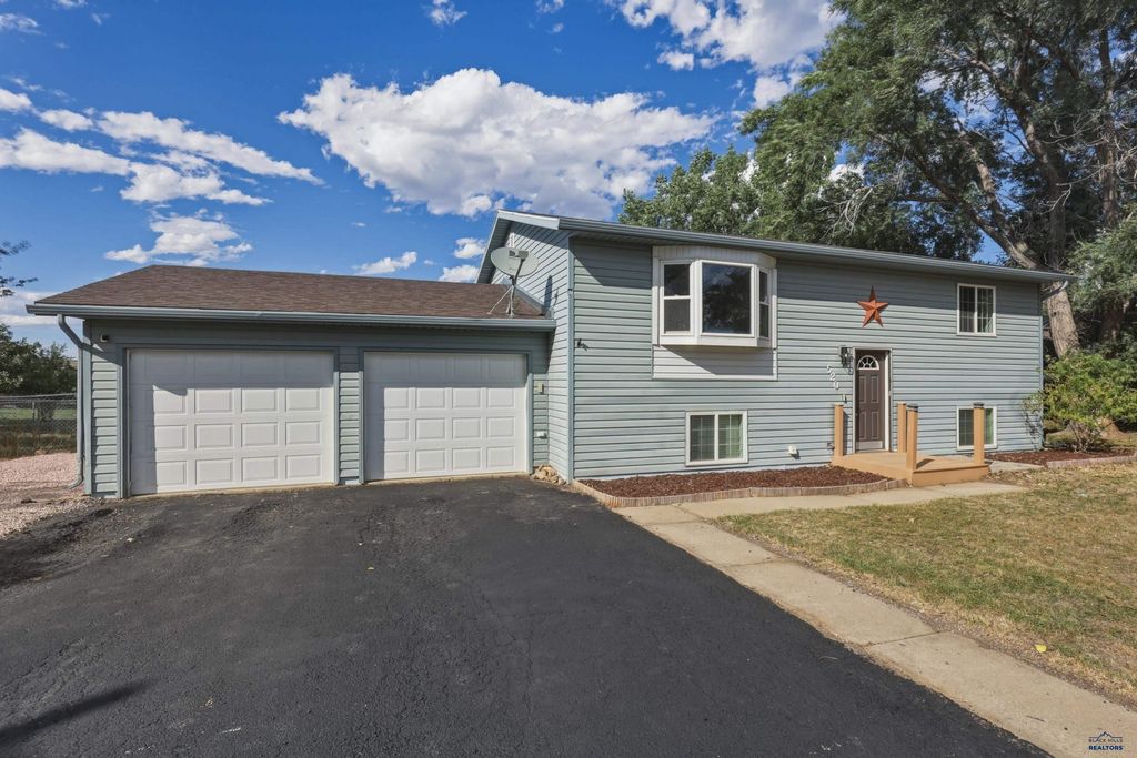 520 SWALLOW DR, Box Elder, SD 57719