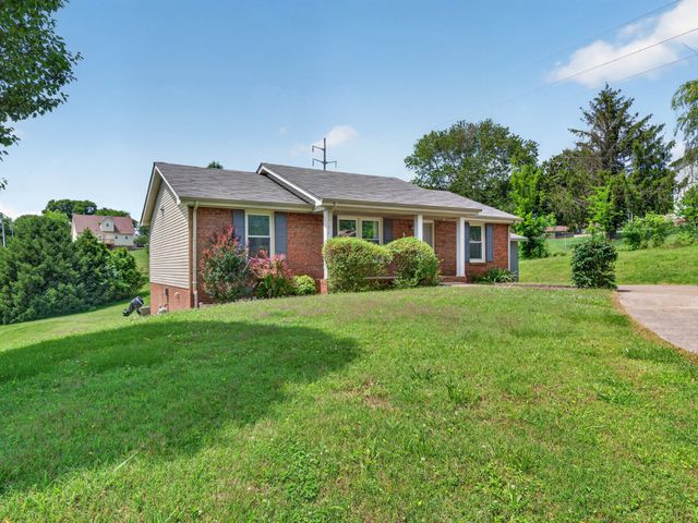 1914 Claymont Dr, Clarksville, TN 37040
