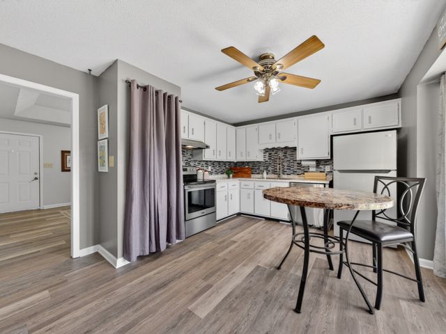 1914 Claymont Dr, Clarksville, TN 37040