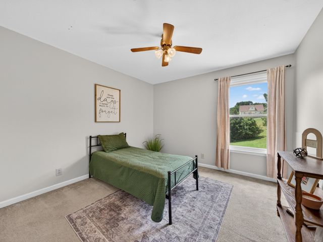 1914 Claymont Dr, Clarksville, TN 37040