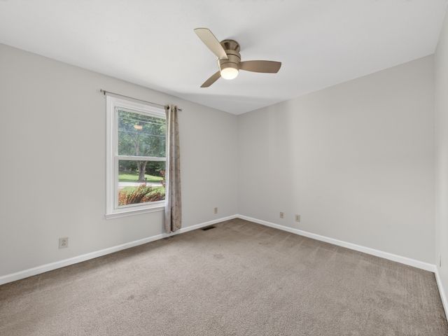 1914 Claymont Dr, Clarksville, TN 37040