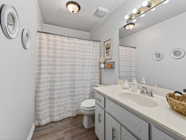 1914 Claymont Dr, Clarksville, TN 37040