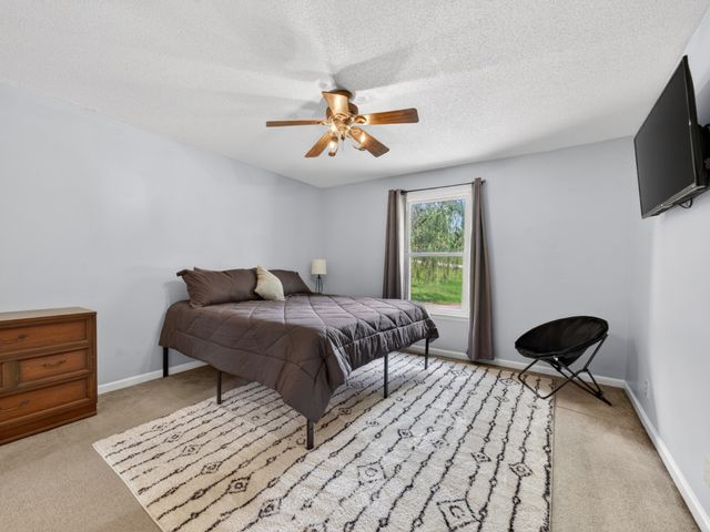 1914 Claymont Dr, Clarksville, TN 37040