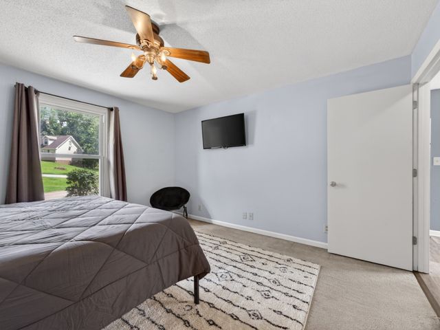 1914 Claymont Dr, Clarksville, TN 37040