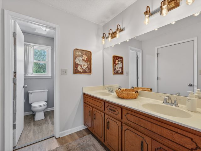 1914 Claymont Dr, Clarksville, TN 37040