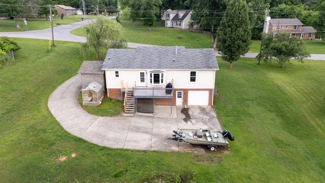 1914 Claymont Dr, Clarksville, TN 37040