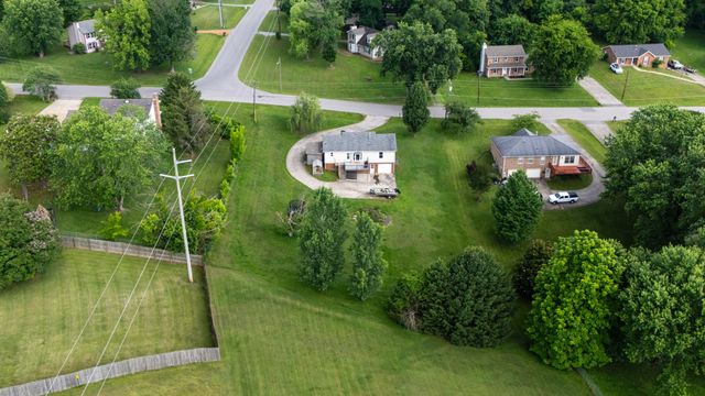 1914 Claymont Dr, Clarksville, TN 37040