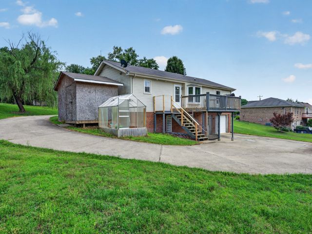 1914 Claymont Dr, Clarksville, TN 37040