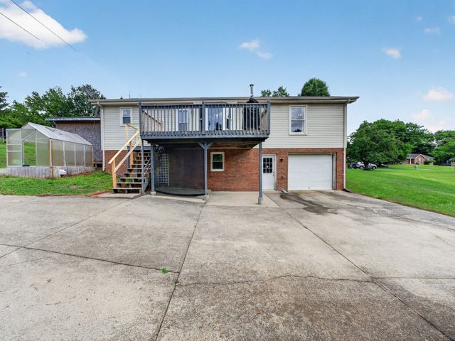 1914 Claymont Dr, Clarksville, TN 37040