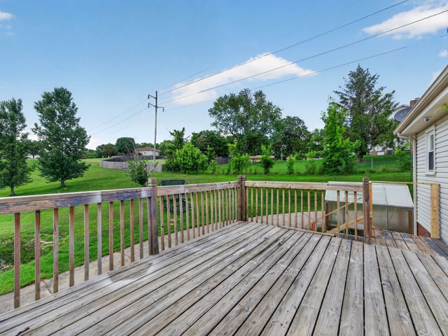 1914 Claymont Dr, Clarksville, TN 37040