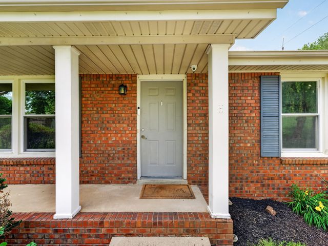 1914 Claymont Dr, Clarksville, TN 37040