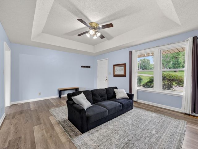 1914 Claymont Dr, Clarksville, TN 37040