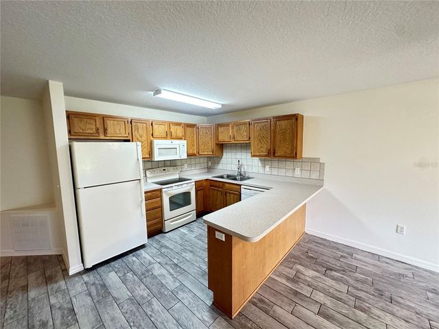 809 DENNIS AVENUE, Fruitland Park, FL 34731