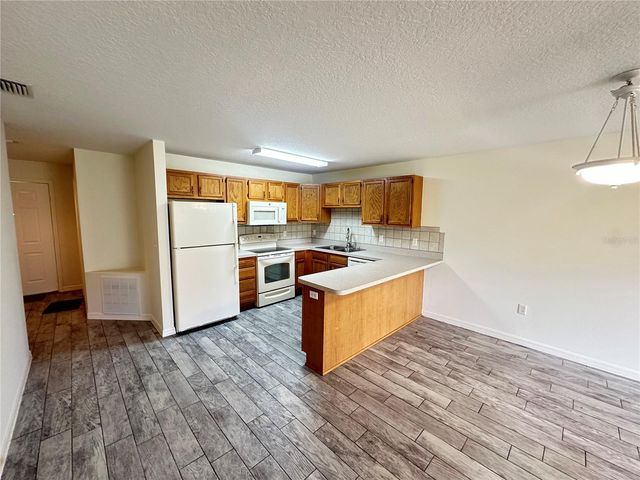 809 DENNIS AVENUE, Fruitland Park, FL 34731
