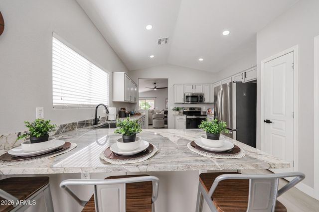 2252 E MARIPOSA GRANDE --, Phoenix, AZ 85024