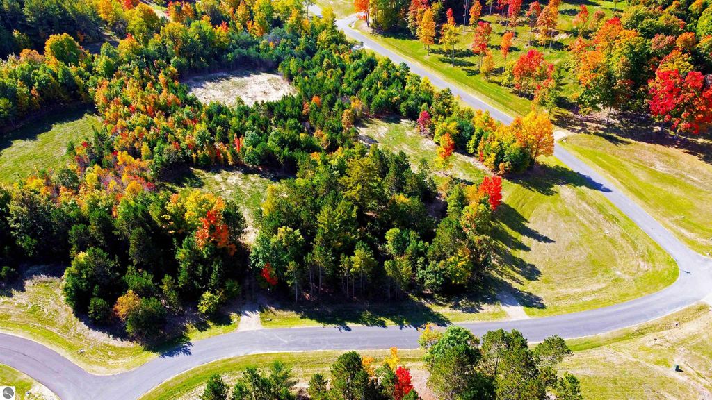 Image 20 of property listing at 5238 Paradise Ranch, Kingsley, MI 49649