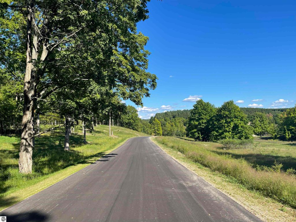 Image 21 of property listing at 5238 Paradise Ranch, Kingsley, MI 49649