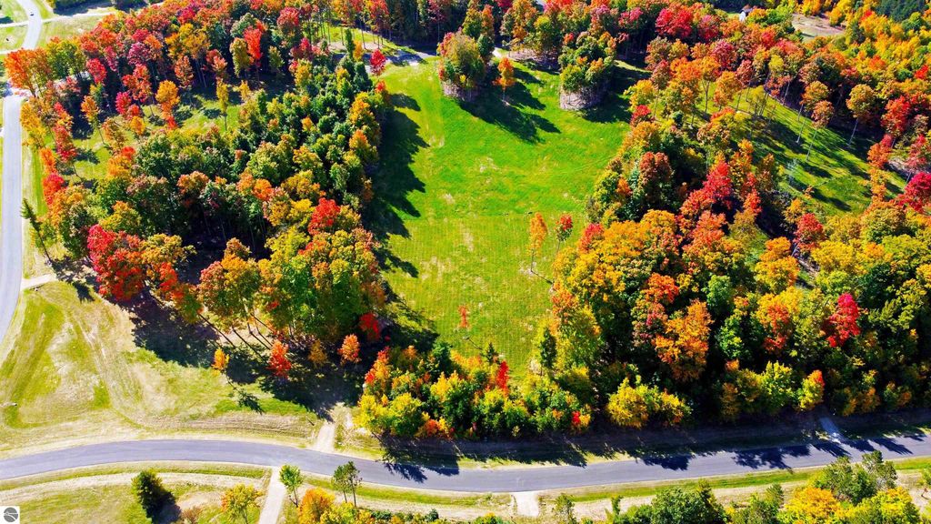 Image 23 of property listing at 5238 Paradise Ranch, Kingsley, MI 49649