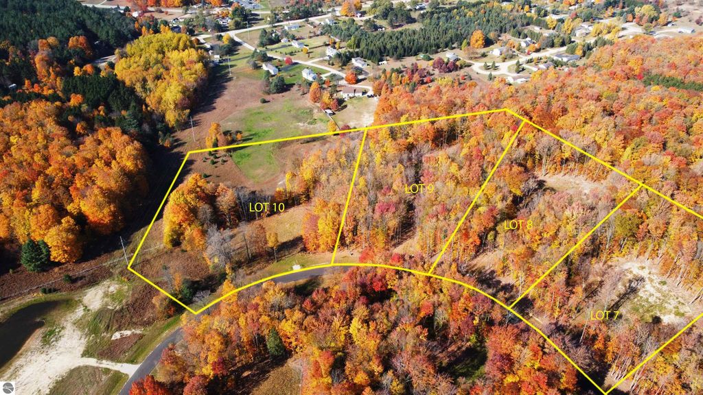 Image 4 of property listing at 5238 Paradise Ranch, Kingsley, MI 49649